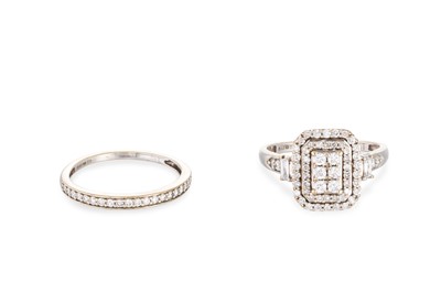 Lot 359 - A DIAMOND CLUSTER RING, rectangular form, pavé...