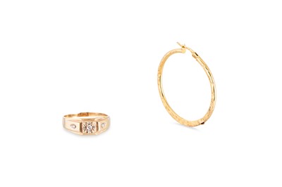 Lot 234 - AN 9CT YELLOW GOLD SIGNET RING, stone set,...