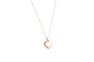 Lot 235 - A 9CT YELLOW GOLD HEART SHAPED LOCKET, to a...