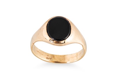 Lot 236 - A GENT'S 9CT YELLOW GOLD SIGNET RING, size W