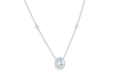 Lot 154 - AN AQUAMARINE AND DIAMOND CLUSTER PENDANT, the...
