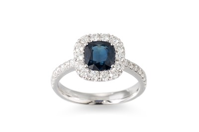 Lot 209 - A SAPPHIRE AND DIAMOND CLUSTER RING, the...