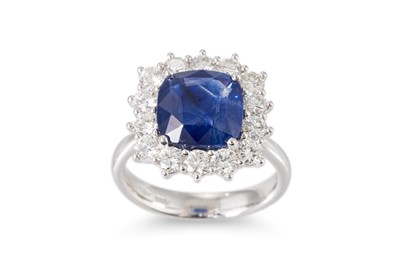 Lot 321 - A SAPPHIRE AND DIAMOND SET CLUSTER RING, the...
