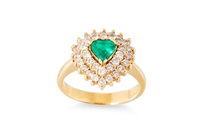 Lot 270 - AN EMERALD AND DIAMOND CLUSTER RING, the pear...