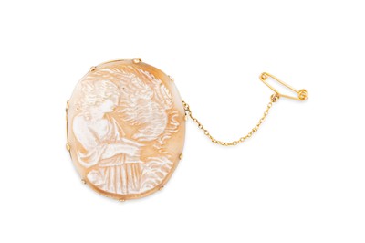 Lot 17 - A CAMEO BROOCH, depicting a classical lady,...