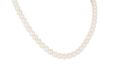 Lot 23 - A CULTURED PEARL NECKLACE, set with garnet and...