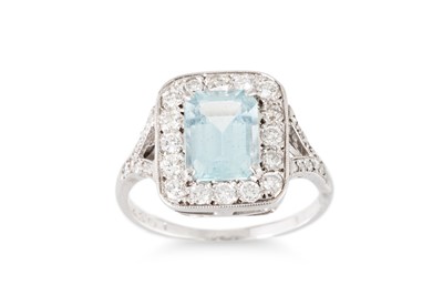 Lot 78 - AN AQUAMARINE AND DIAMOND CLUSTER RING, the...