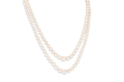 Lot 81 - A TWO ROWED SET OF CULTURED PEARL TWIN SET...
