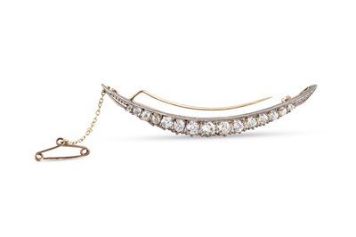 Lot 410 - AN ANTIQUE DIAMOND SET CRESCENT BROOCH, set...