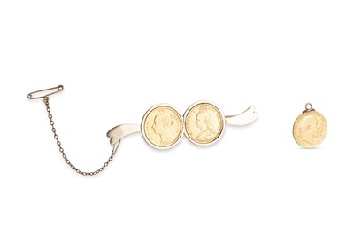 Lot 396 - THREE HALF SOVEREIGN COINS, 22 ct English...