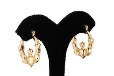 Lot 344 - A PAIR OF 10CT GOLD EARRINGS, Claddagh design