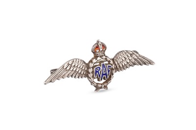 Lot 351 - A VINTAGE R.A.F.SILVER BROOCH, boxed