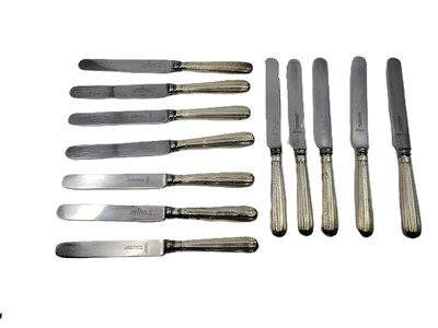 Lot 473 - A SET OF TWELVE ANTIQUE GEORGIAN DINNER KNIVES...