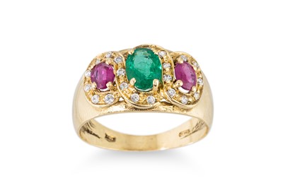 Lot 274 - A VINTAGE EMERALD, RUBY AND DIAMOND CLUSTER...