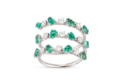 Lot 278 - AN EMERALD AND DIAMOND RING, of wrap-around...