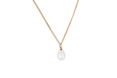 Lot 96 - A RUSSIAN ENAMEL EGG PENDANT, on a 8 ct...
