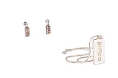 Lot 101 - A SILVER 1 OZ INGOT PENDANT, on a chain ca....