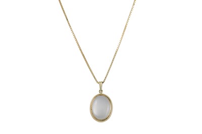 Lot 109 - A GOLD AND MOONSTONE SET PENDANT, mounted in...