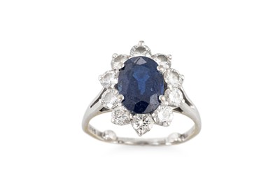 Lot 314 - A DIAMOND AND SAPPHIRE CLUSTER RING, mounted...