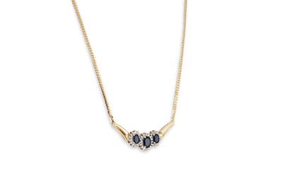 Lot 321 - A SAPPHIRE AND DIAMOND CLUSTER NECKLACE,...