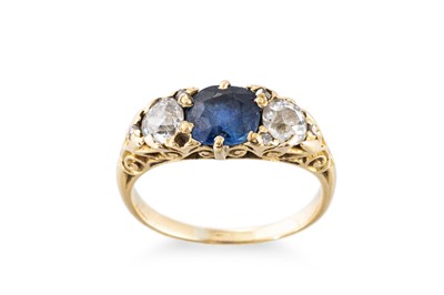 Lot 138 - AN ANTIQUE DIAMOND AND SAPPHIRE THREE STONE...