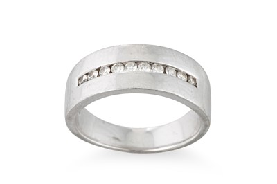 Lot 284 - A DIAMOND SET PLATINUM BAND RING, the round...