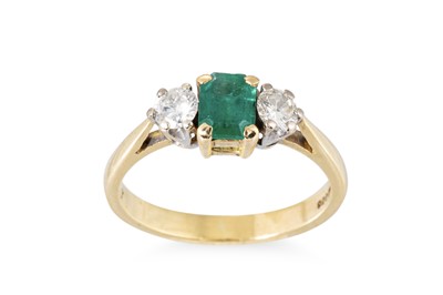 Lot 166 - AN EMERALD AND DIAMOND THREE STONE RING,...