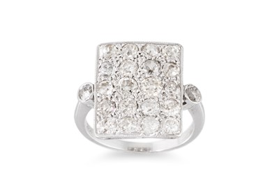 Lot 262 - A VINTAGE DIAMOND SET PLAQUE STYLE RING, the...