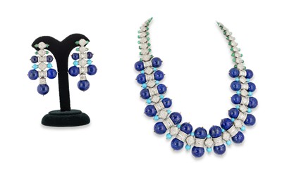 Lot 43 - A DIAMOND, EMERALD, LAPIS AND TURQUOISE COLLAR...