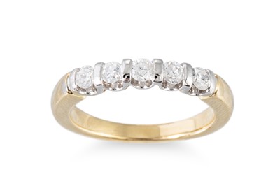 Lot 341 - A FIVE STONE DIAMOND RING, mounted in 18ct...