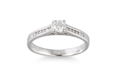 Lot 342 - A DIAMOND SOLITAIRE RING, the brilliant cut...