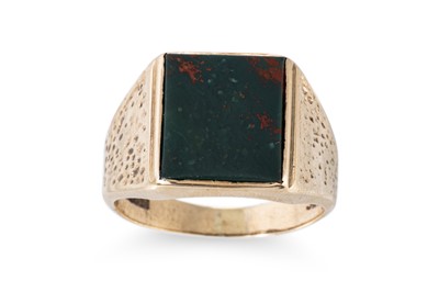 Lot 95 - A GENT'S BLOODSTONE RING, mounted in 9ct...