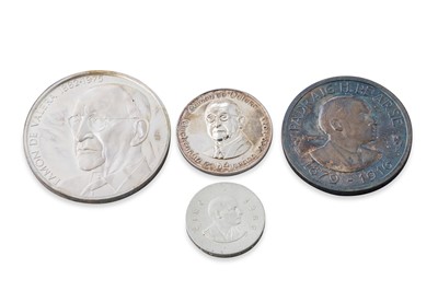 Lot 379 - TWO DE VALERA SILVER MEDALS, 81 g. & 29 g.,...