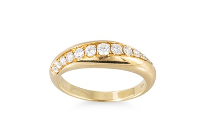 Lot 76 - A DIAMOND SET RING, the round brilliant cut...