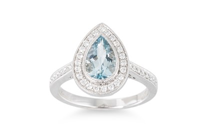 Lot 164 - AN AQUAMARINE AND DIAMOND CLUSTER RING, the...