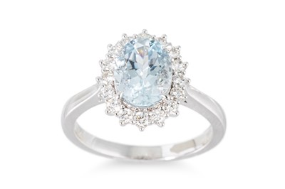 Lot 211 - AN AQUAMARINE AND DIAMOND SET CLUSTER RING,...