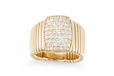 Lot 330 - A DIAMOND SET RING, set with a pavé diamond...