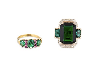 Lot 216 - A 9CT GOLD STONE SET CLUSTER RING, size N-O, 5....