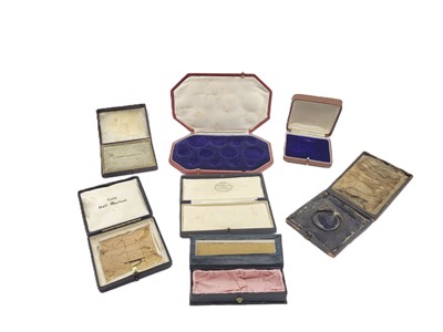 Lot 503 - A COLLECTION OF ANTIQUE AND VINTAGE JEWELLERY...