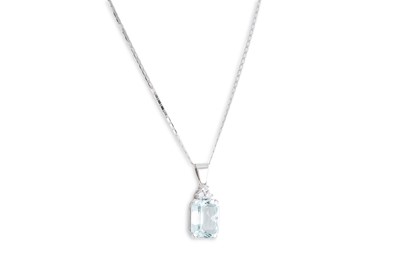 Lot 183 - AN AQUAMARINE AND DIAMOND PENDANT, the...