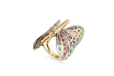 Lot 294 - AN ENAMELLED BUTTERFLY RING, pavé diamond...