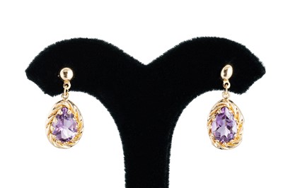 Lot 31 - A PAIR OF AMETHYST DROP EARRINGS, the central...