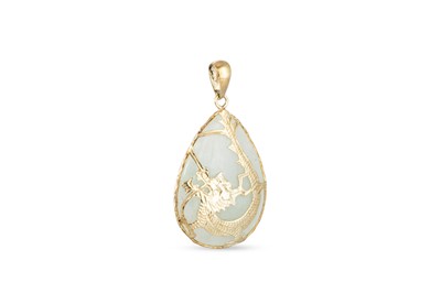 Lot 109 - A JADE PENDANT, teardrop shaped, 14ct gold...