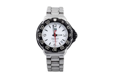 Lot 431 - A MID-SIZE TAG HEUER FORMULA ONE WRIST WATCH,...