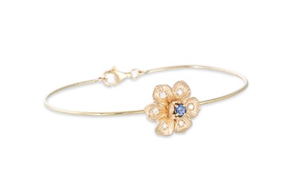 Lot 255 - A DIAMOND AND SAPPHIRE BRACELET, flower...