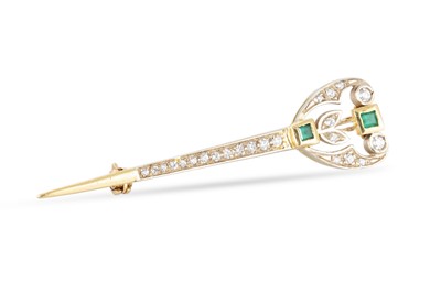 Lot 257 - A VINTAGE BROOCH, stone set in 18ct gold, of...