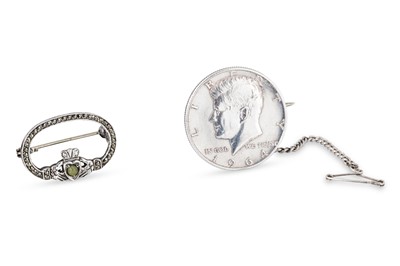Lot 182 - A COLLECTION OF JEWELLERY, to include a 9ct...