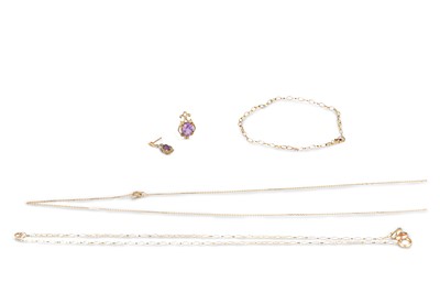 Lot 200 - A 9CT GOLD CHAIN, matching bracelet and...