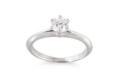 Lot 133 - A DIAMOND SOLITAIRE RING, the brilliant cut...