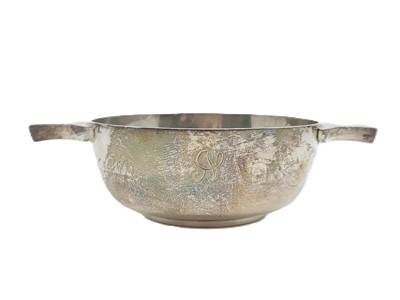 Lot 362 - A GEORGE VI STERLING SILVER, .925 QUACHE,...